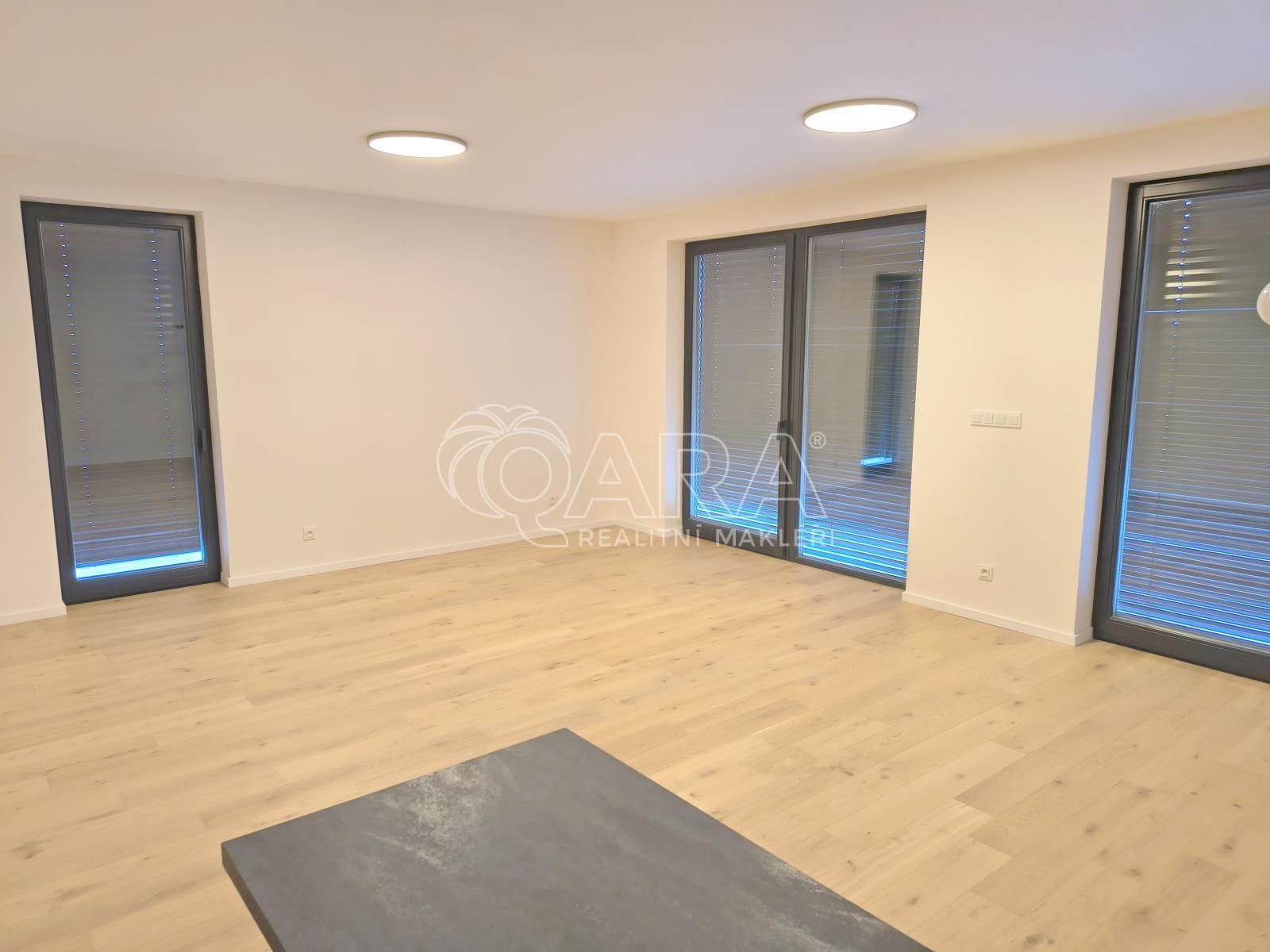 Pronájem bytu 4+kk 106 m² - foto 22