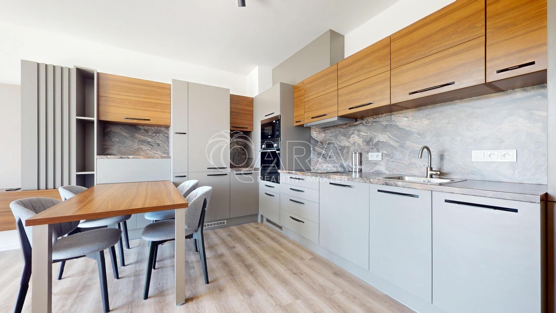 Pronájem bytu 2+kk 463 m² - foto 2