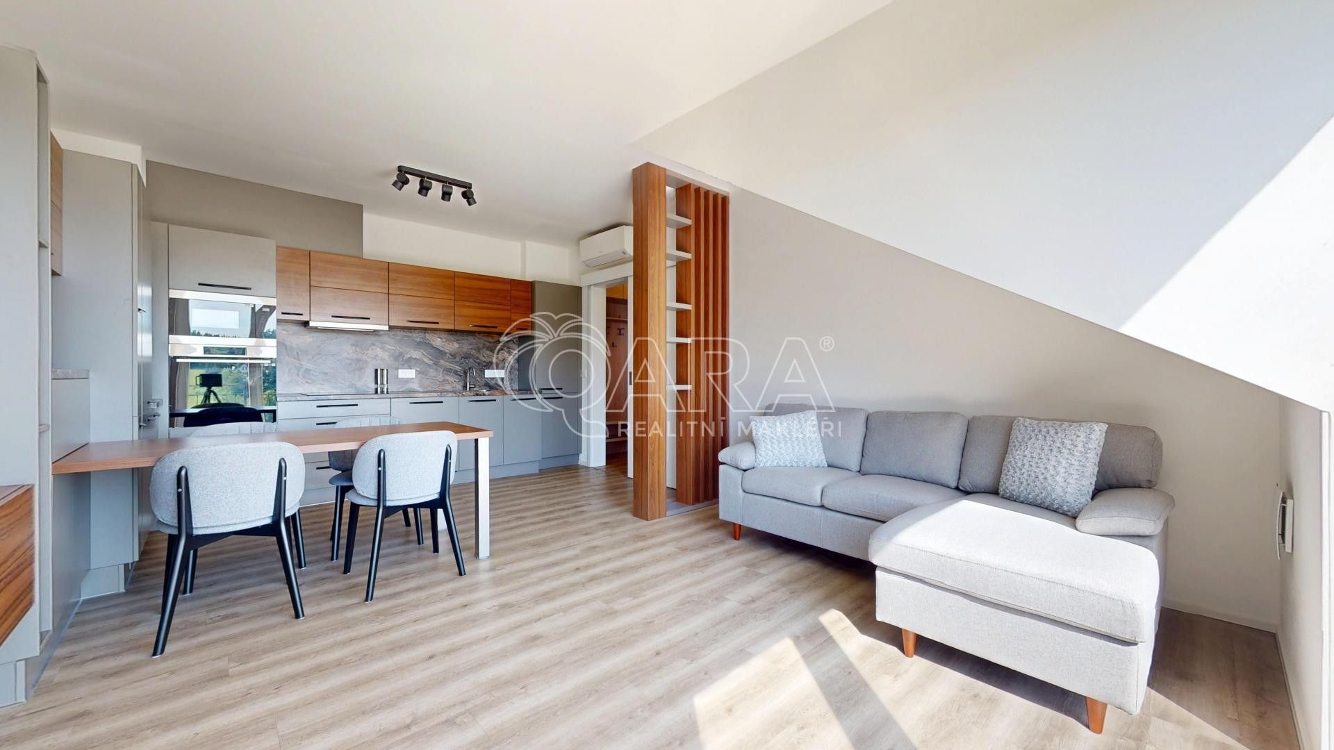 Pronájem bytu 2+kk 463 m² - foto 8
