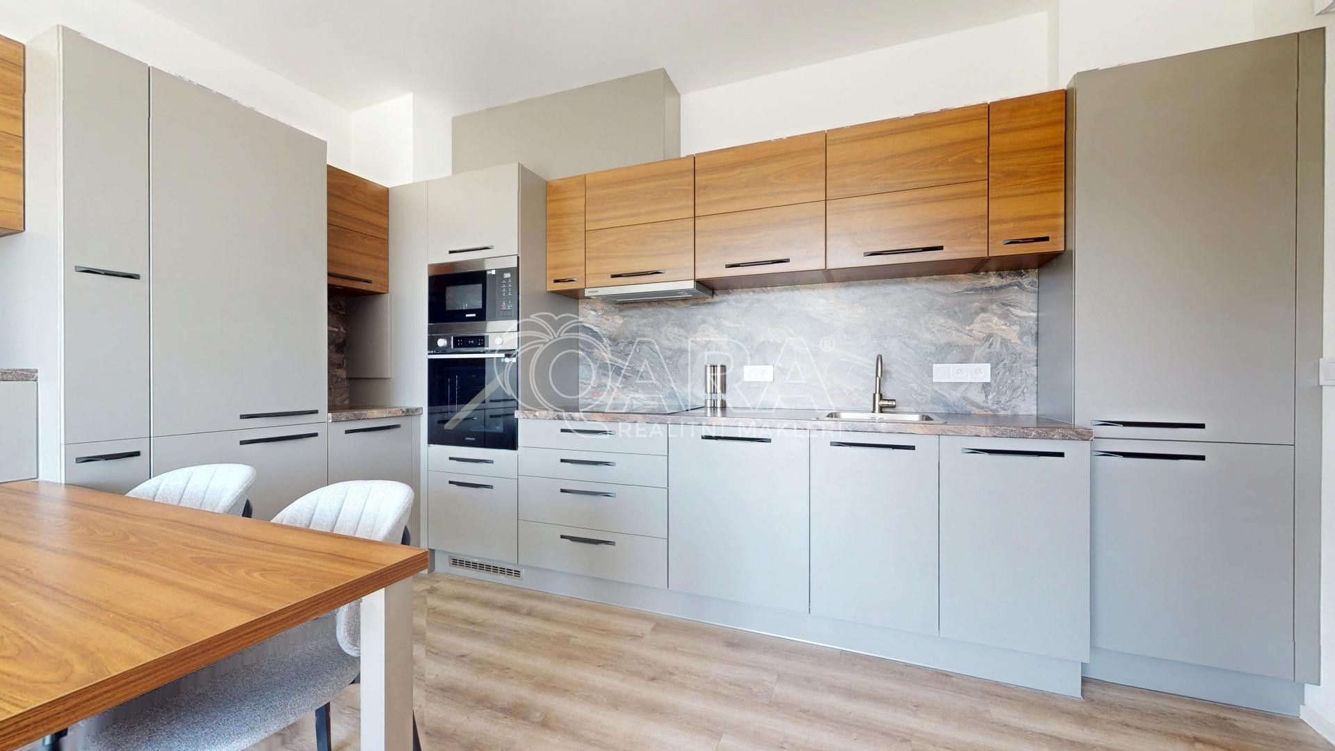 Pronájem bytu 2+kk 463 m² - foto 10