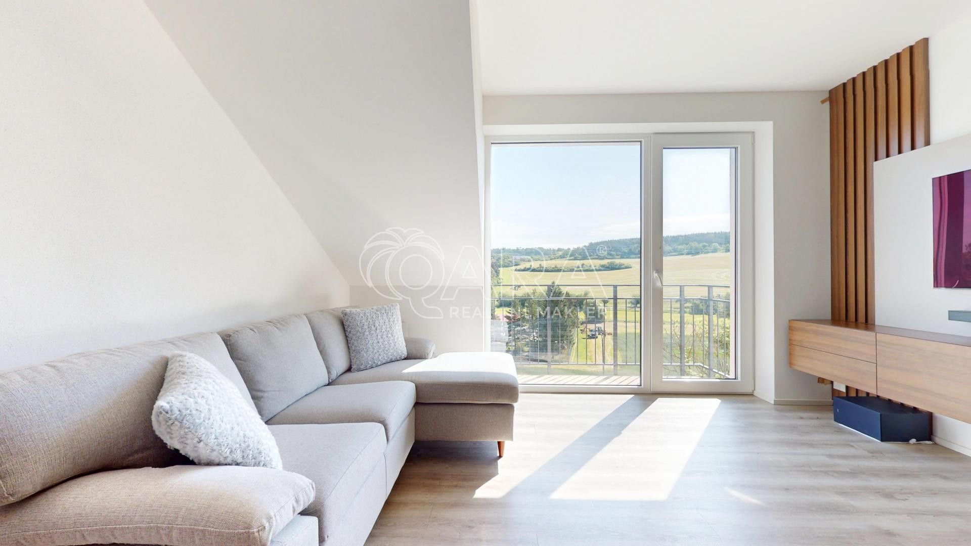Pronájem bytu 2+kk 463 m² - foto 11