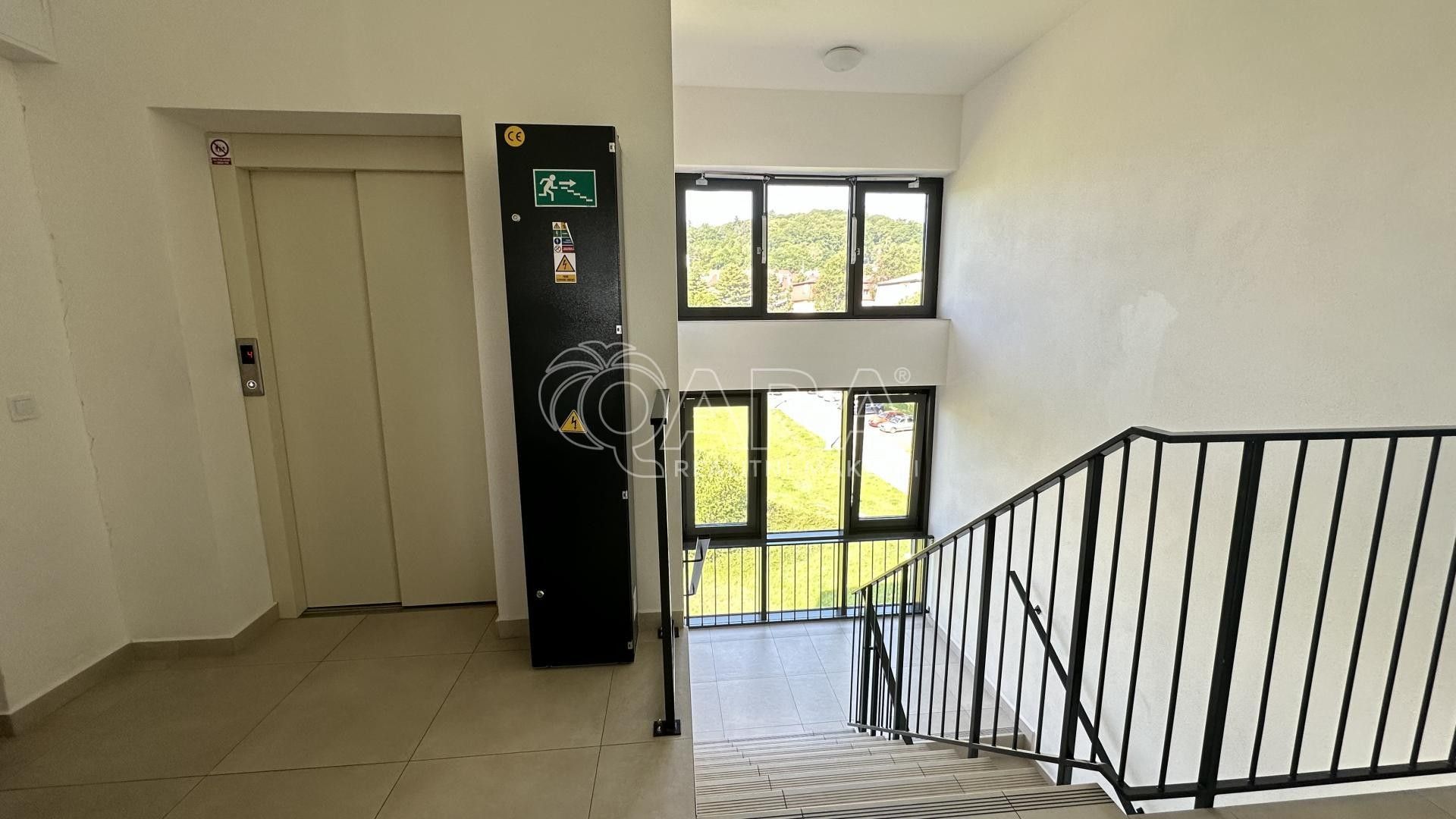 Pronájem bytu 2+kk 463 m² - foto 13