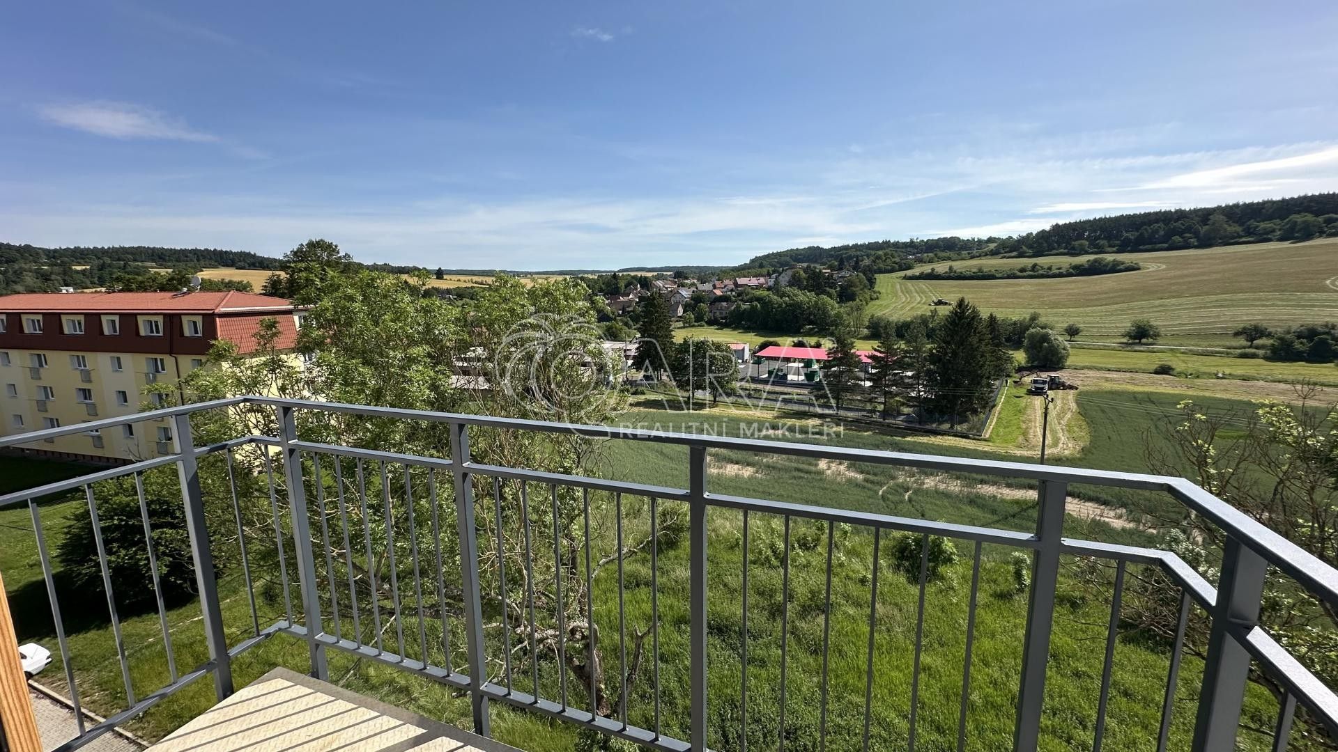 Pronájem bytu 2+kk 463 m² - foto 12