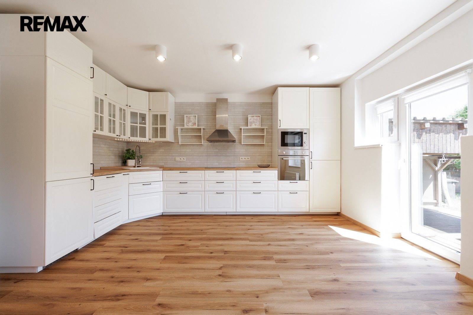 Prodej bytu 3+kk 68 m² - foto 1