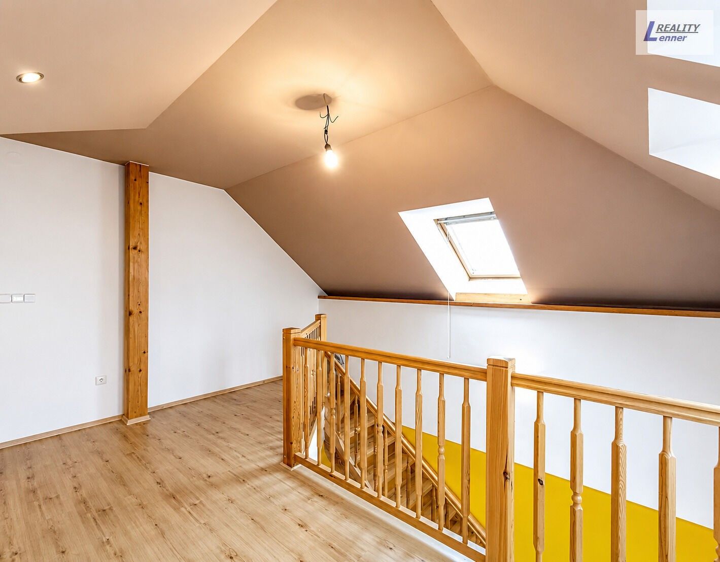 Pronájem bytu 300 m² - foto 11