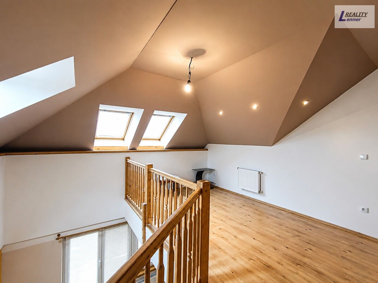 Pronájem bytu 300 m² - foto 10
