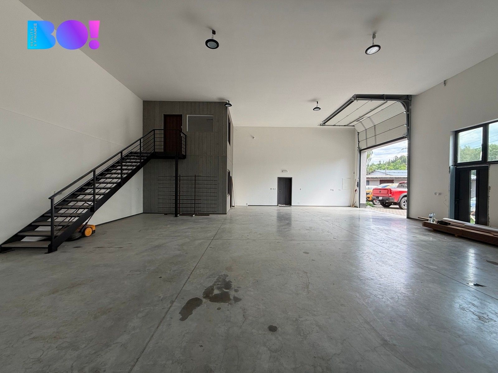 Pronájem komerčního prostoru 439 m² - foto 1