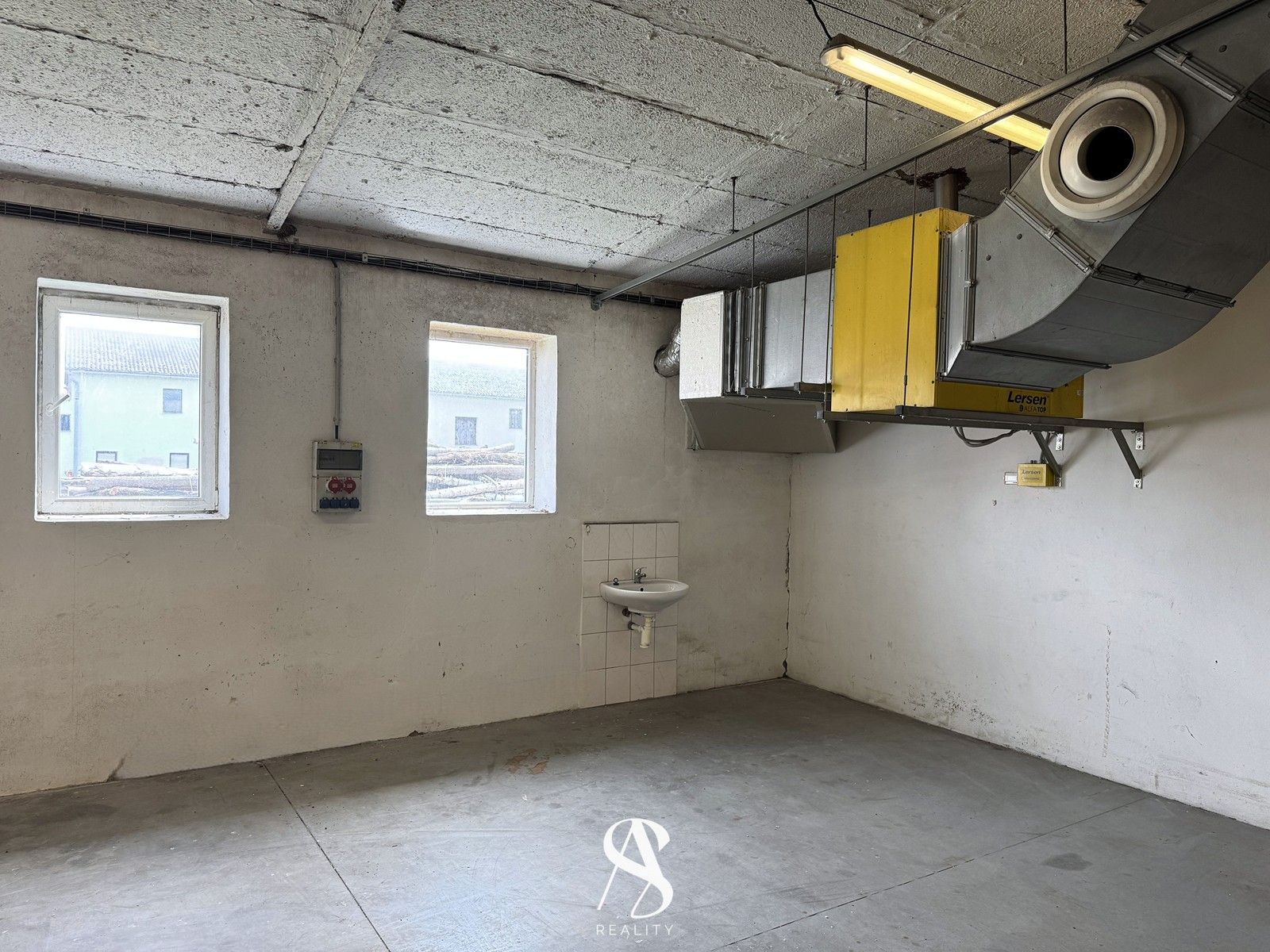 Pronájem komerčního prostoru 1565 m² - foto 3