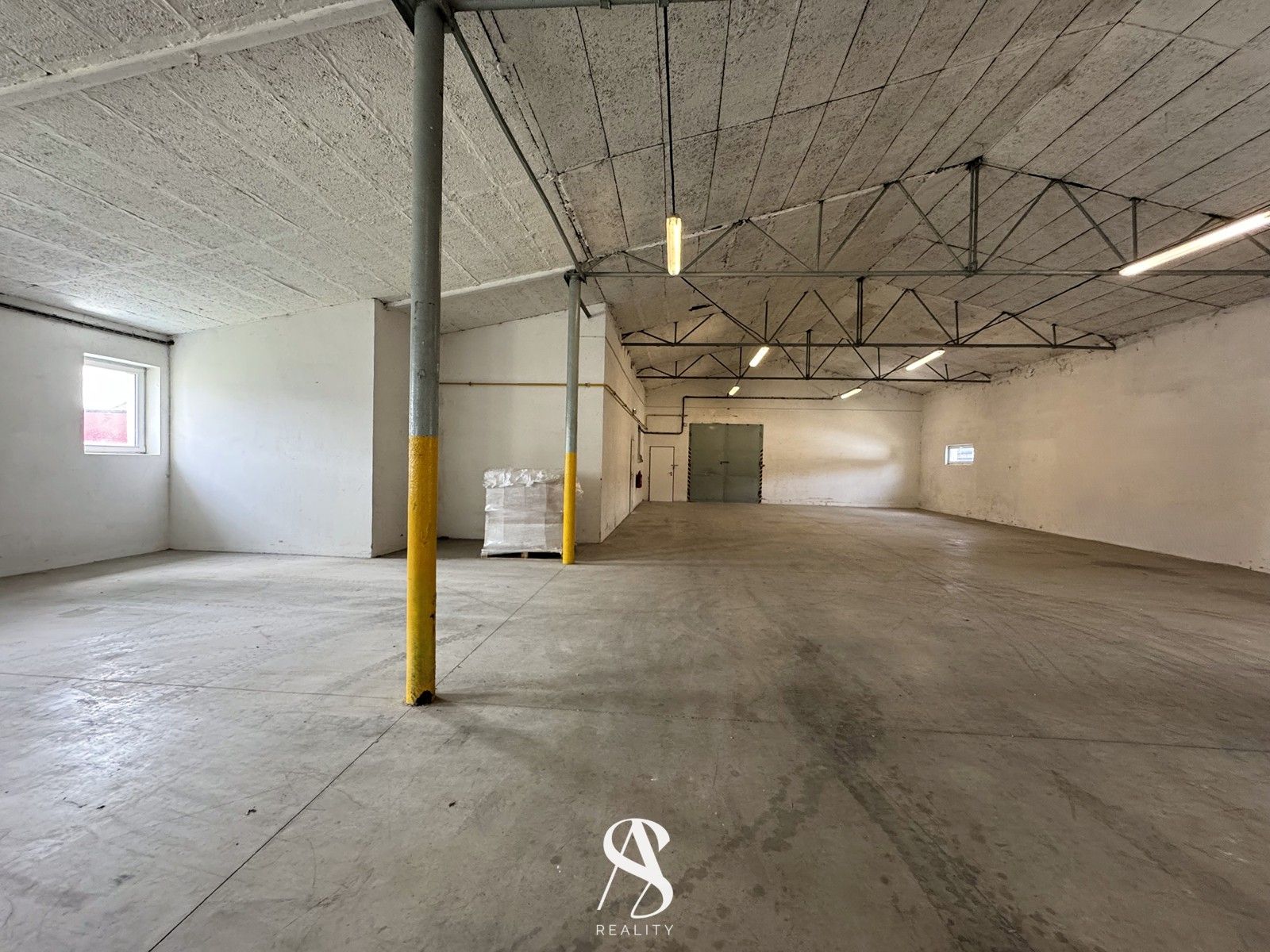Pronájem komerčního prostoru 1565 m² - foto 5
