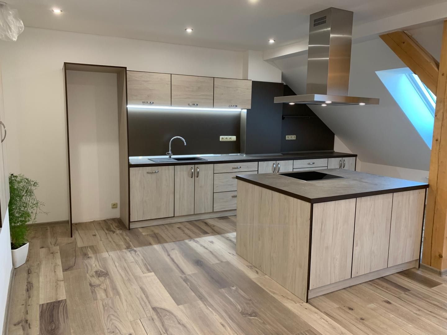 Pronájem bytu 2+kk 95 m² - foto 8