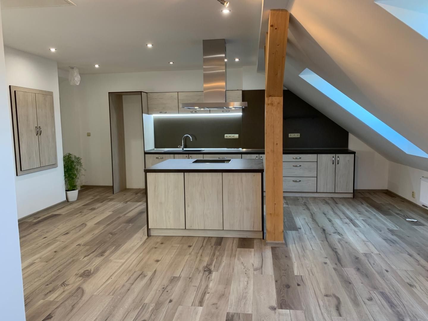 Pronájem bytu 2+kk 95 m² - foto 18