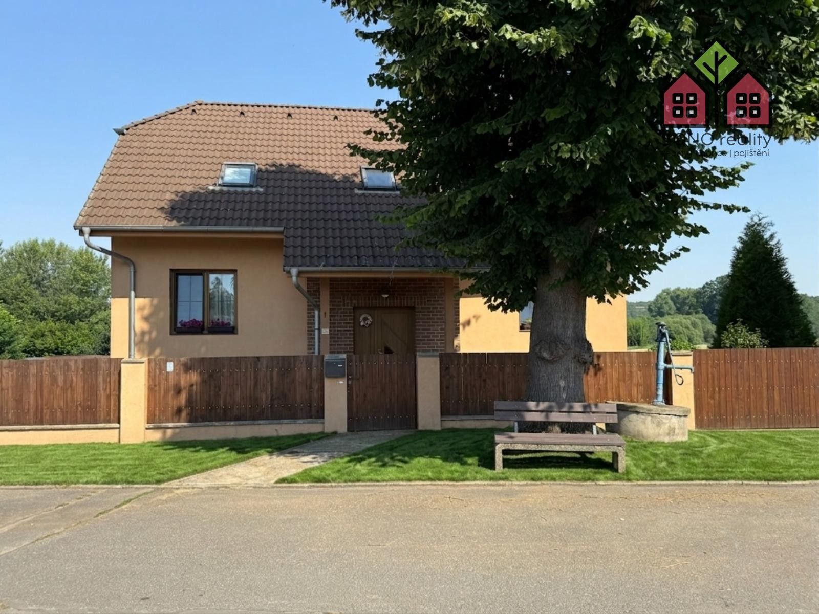 Prodej nemovitosti 230 m² - foto 4