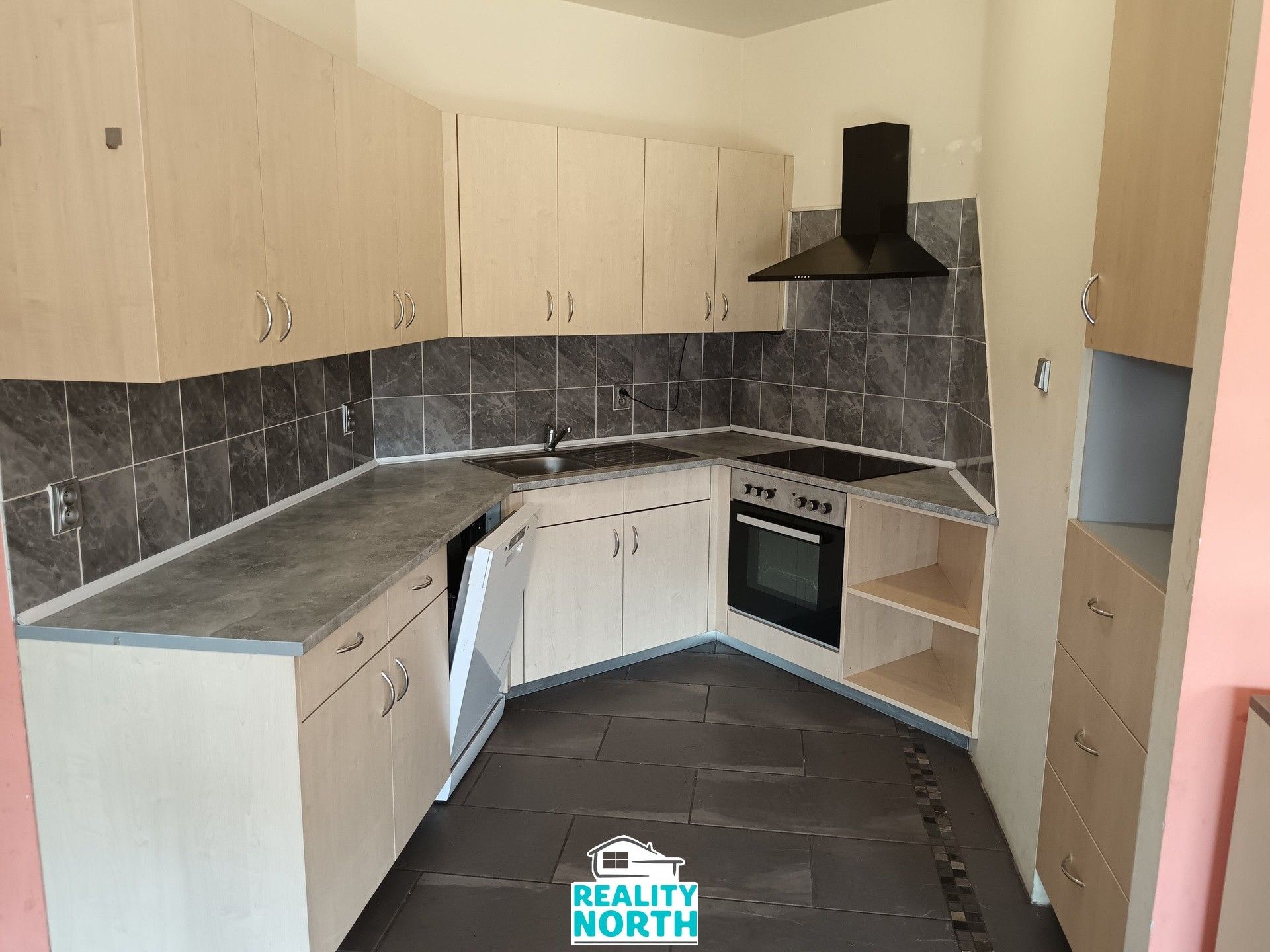 Prodej bytu 4+kk 88 m² - foto 3