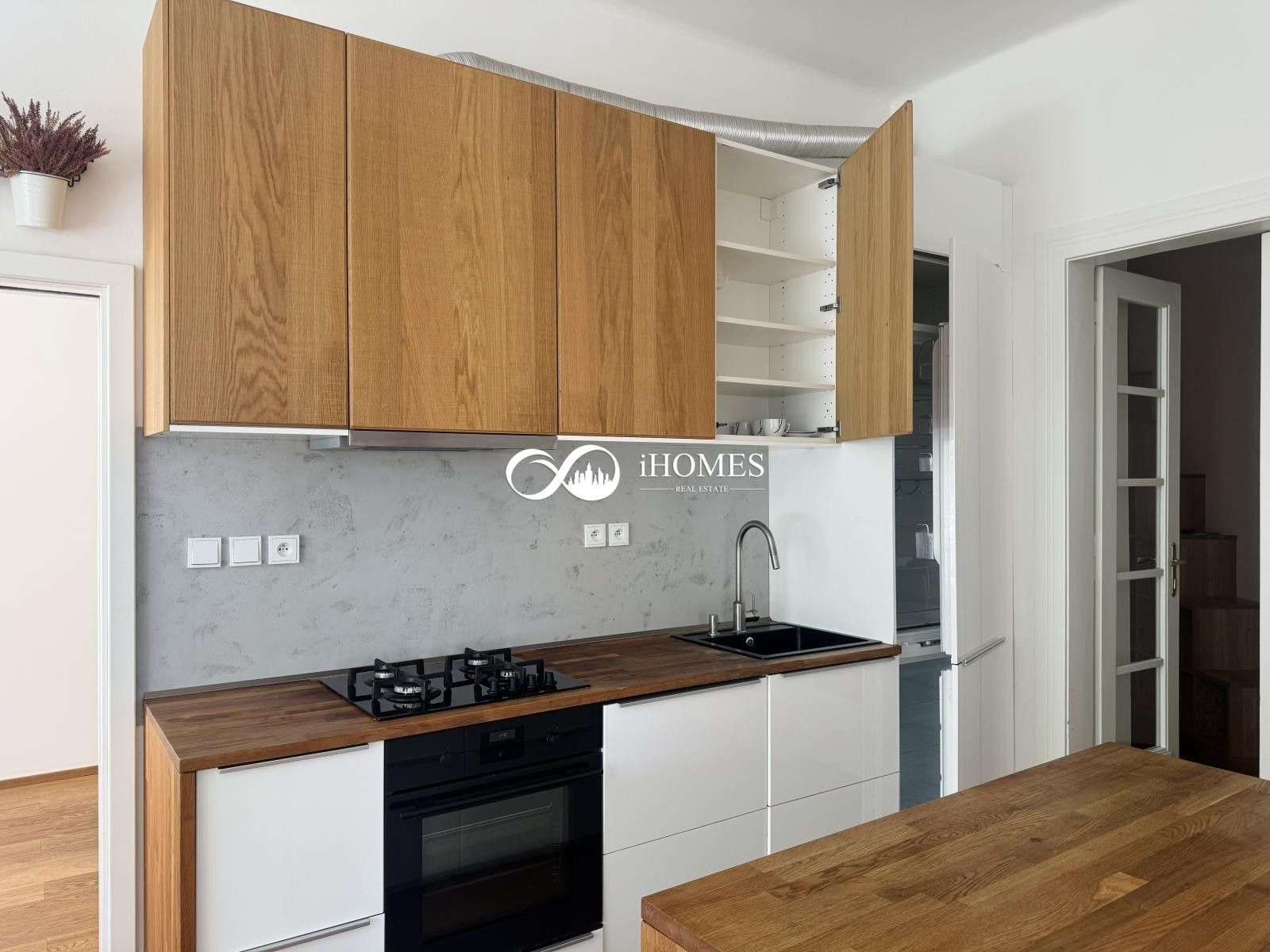 Pronájem bytu 3+kk 89 m² - foto 4