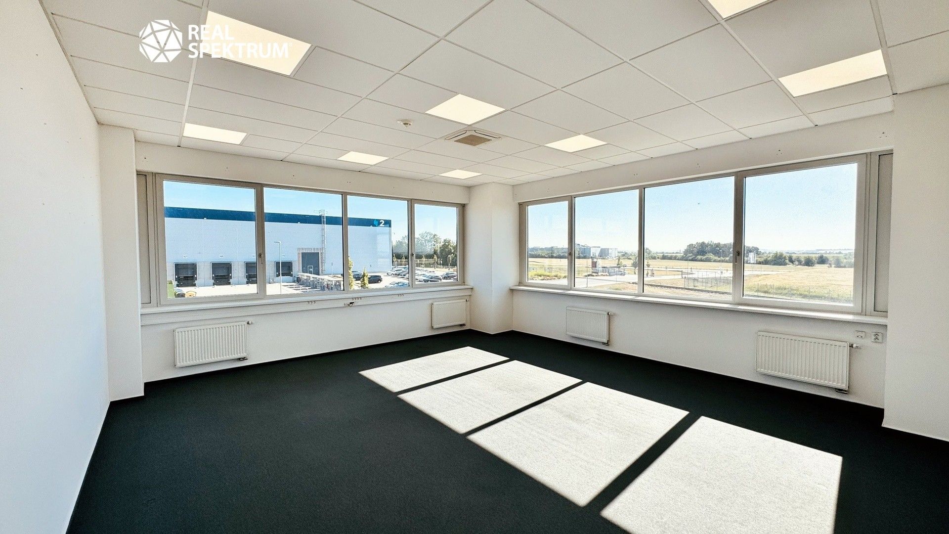 Pronájem komerčního prostoru 600 m² - foto 1