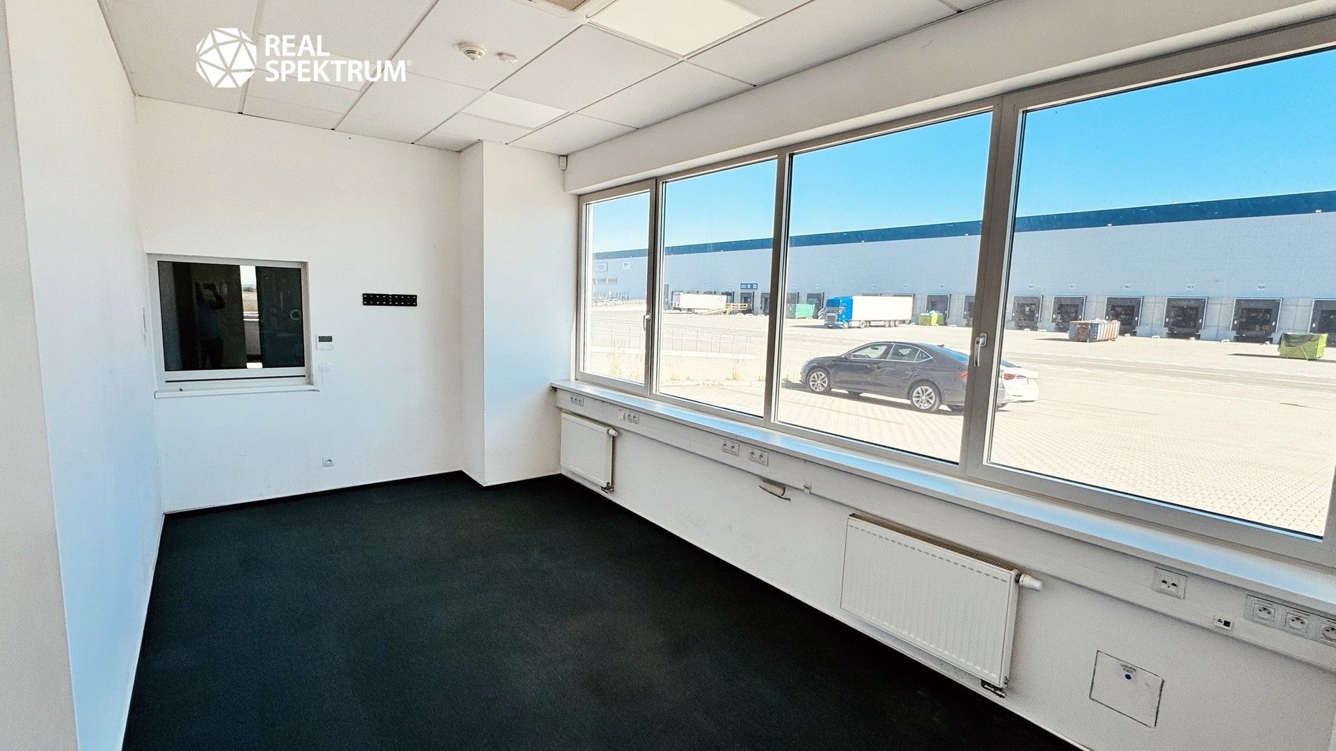 Pronájem komerčního prostoru 600 m² - foto 3