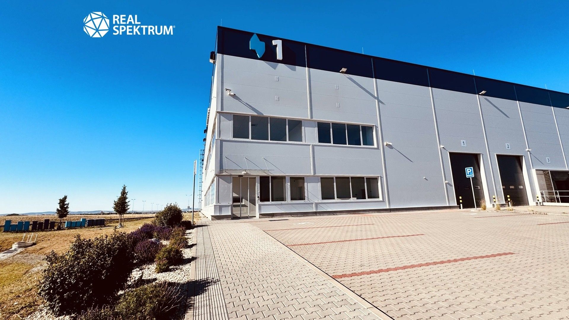 Pronájem komerčního prostoru 600 m² - foto 6