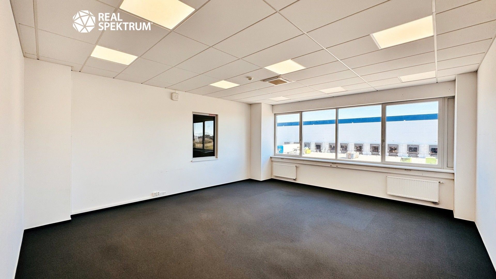 Pronájem komerčního prostoru 600 m² - foto 7