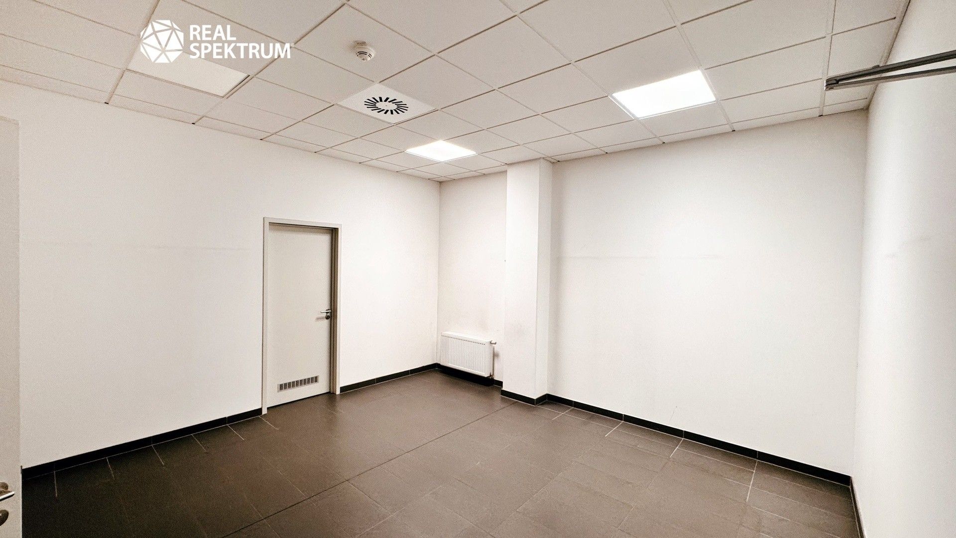Pronájem komerčního prostoru 600 m² - foto 11