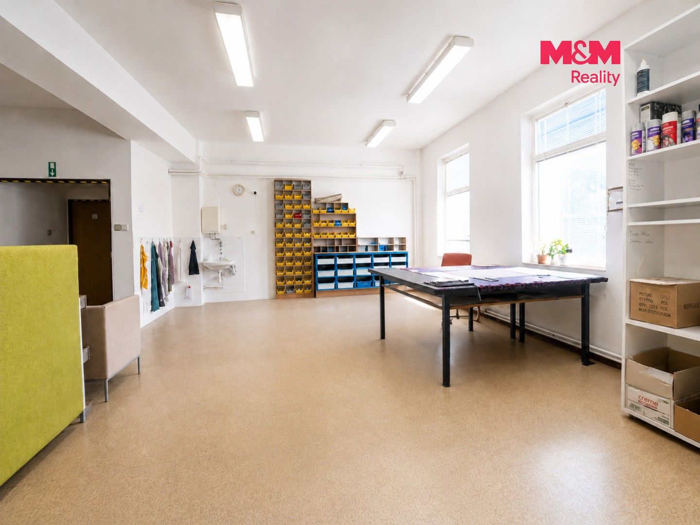 Prodej komerčního prostoru 1200 m² - foto 21