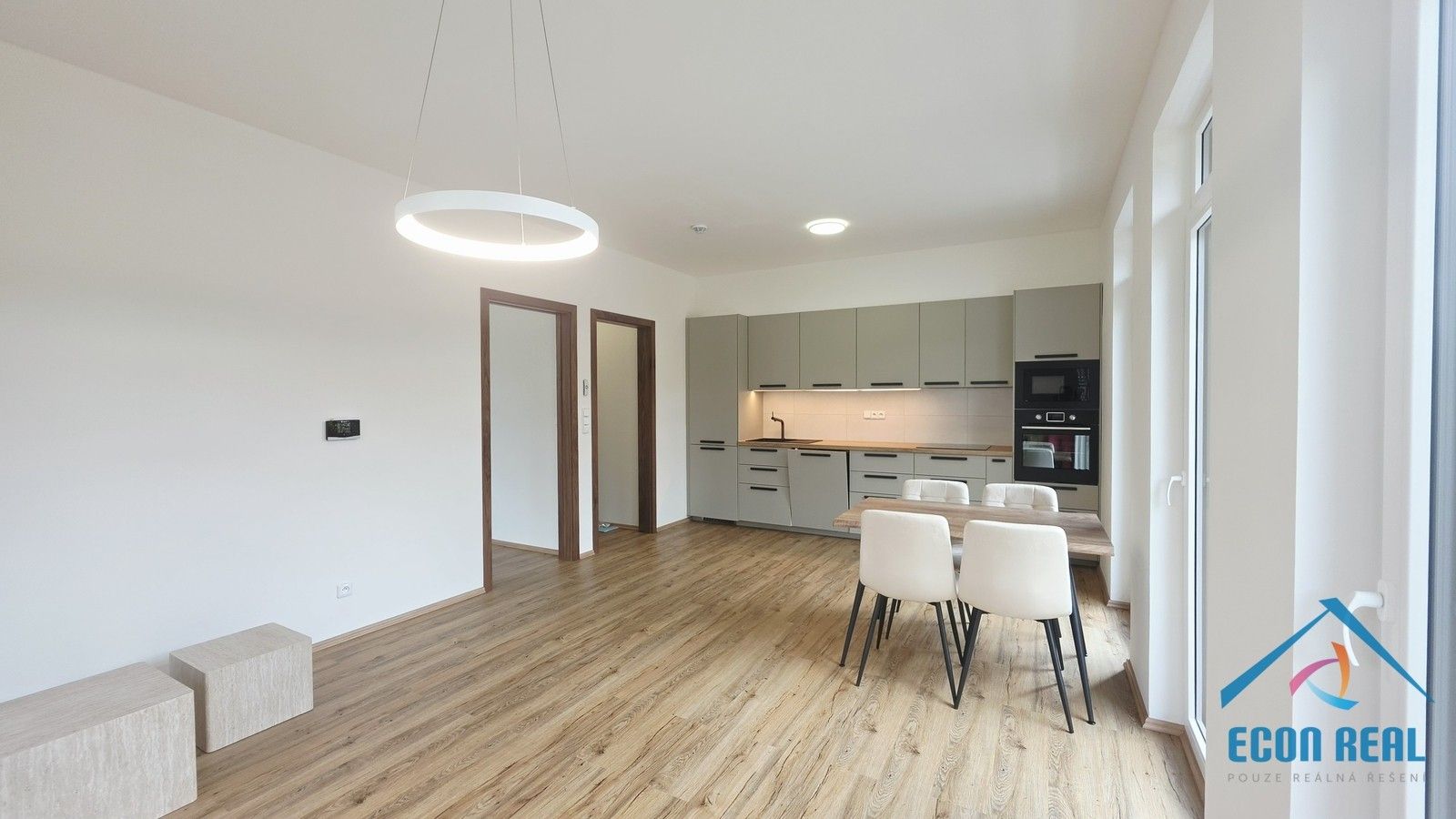 Pronájem komerčního prostoru 551 m² - foto 3