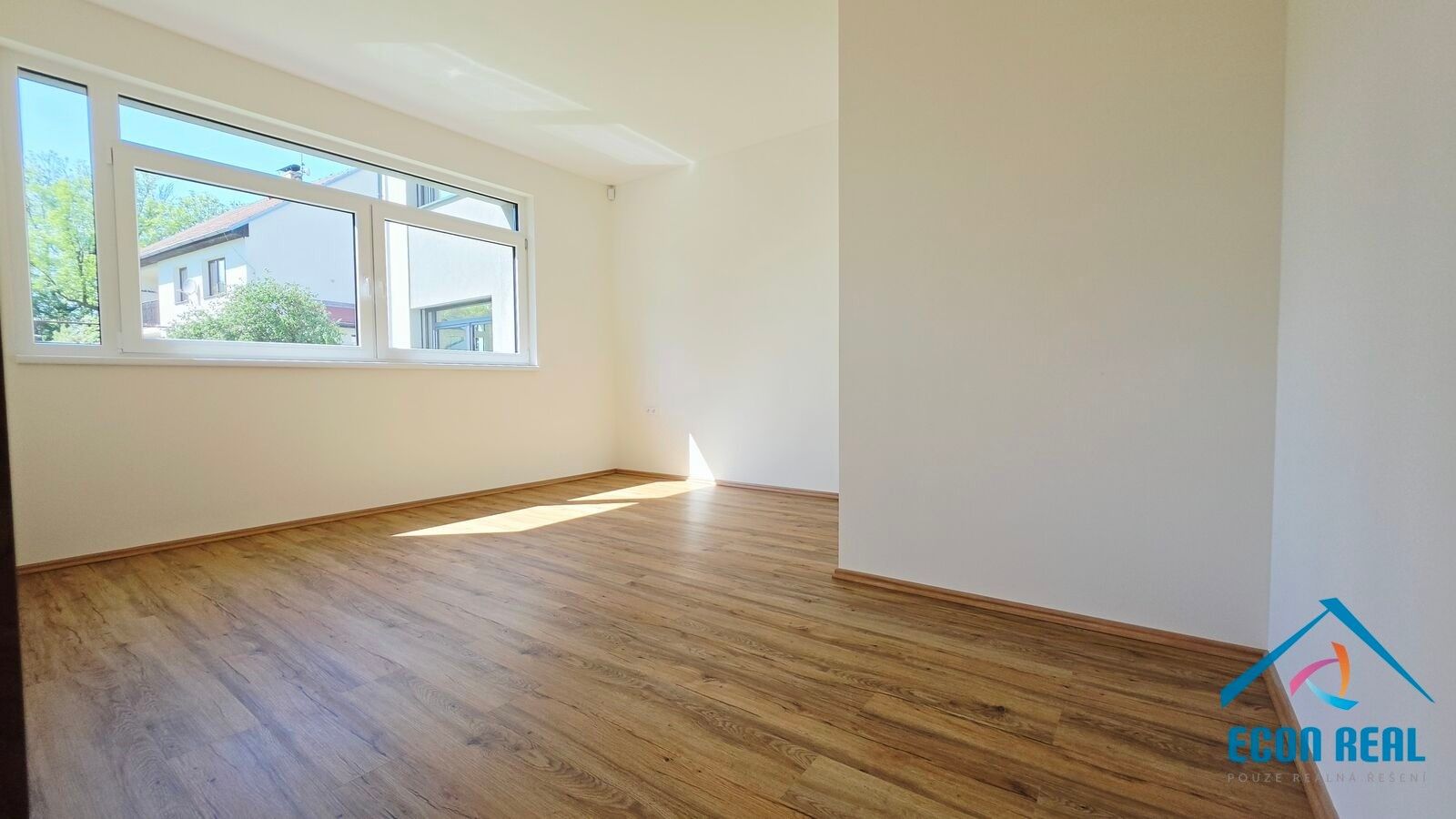 Pronájem komerčního prostoru 551 m² - foto 5