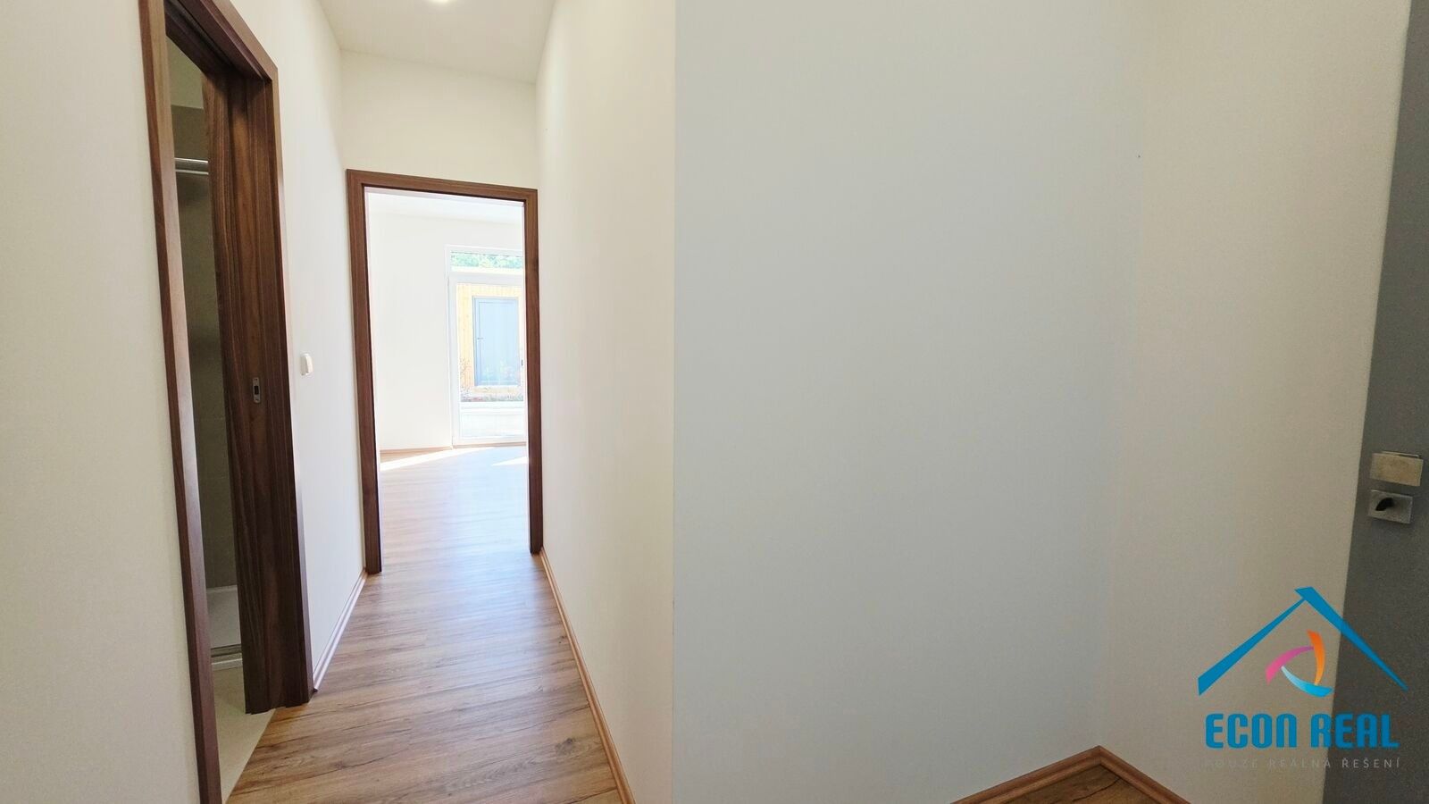 Pronájem komerčního prostoru 551 m² - foto 14