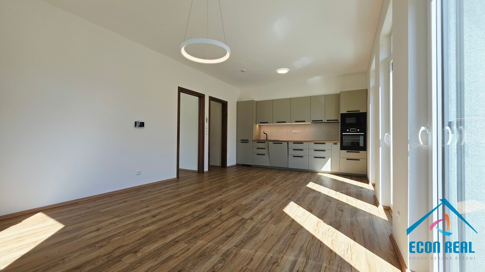Pronájem komerčního prostoru 551 m² - foto 15