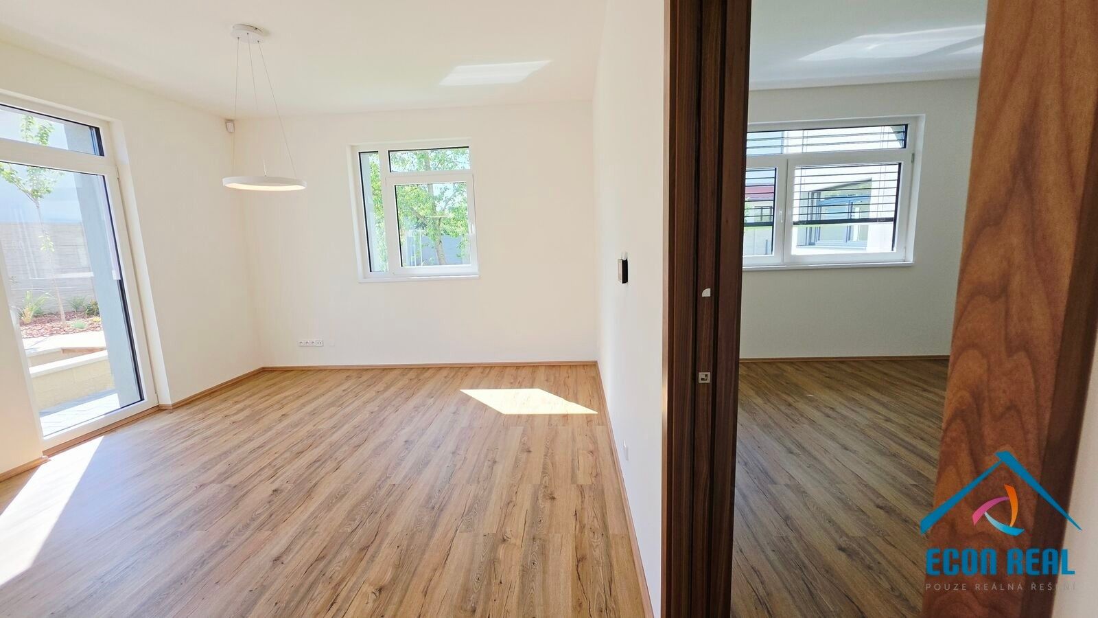 Pronájem komerčního prostoru 551 m² - foto 19