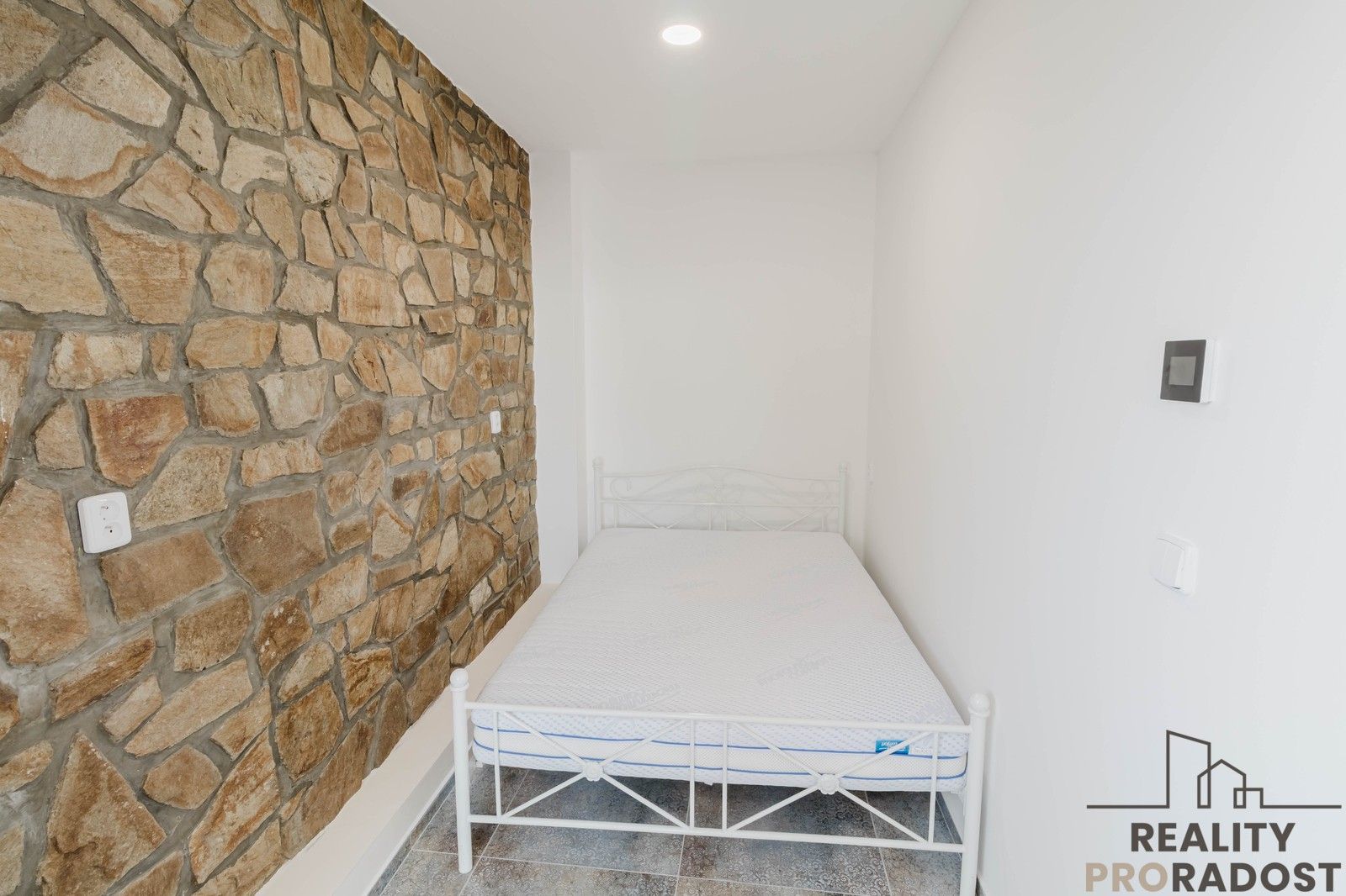 Pronájem bytu 1+kk 28 m² - foto 2