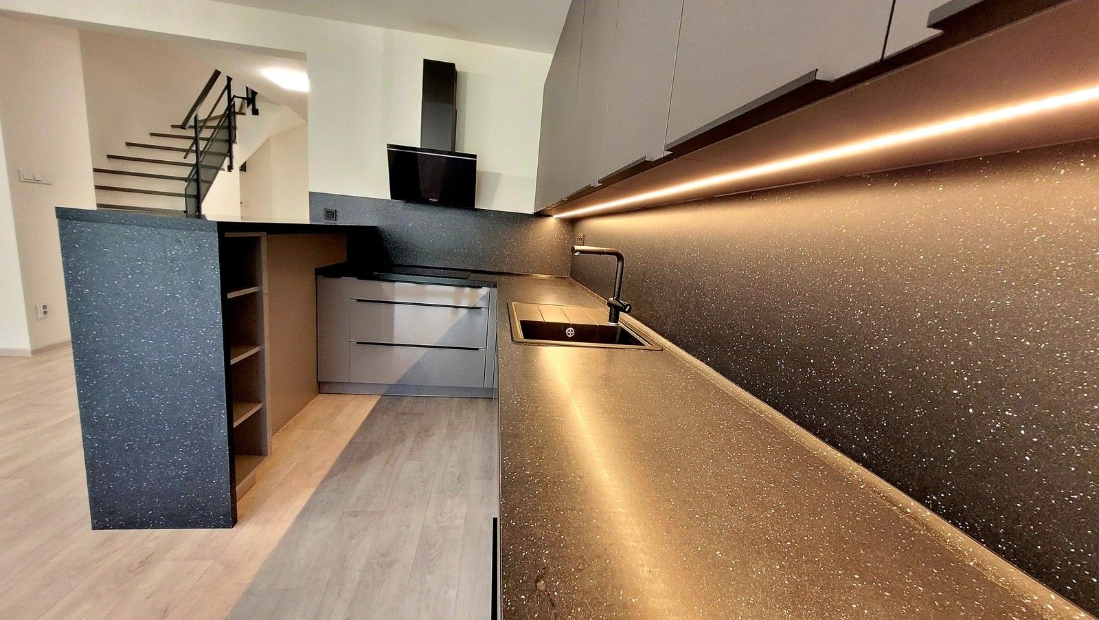 Pronájem domu 172 m² - foto 2