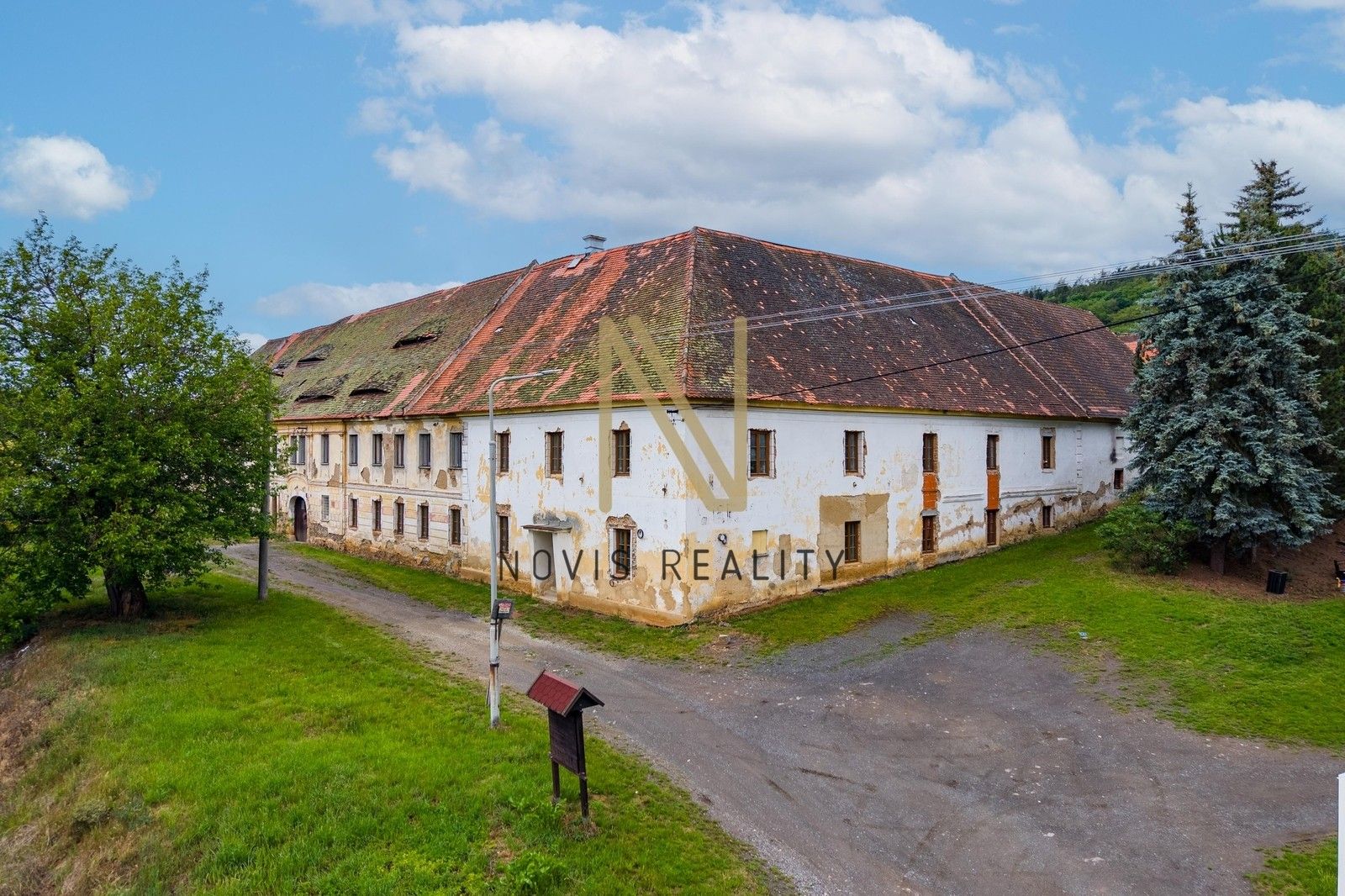 Prodej domu 1400 m² - foto 1