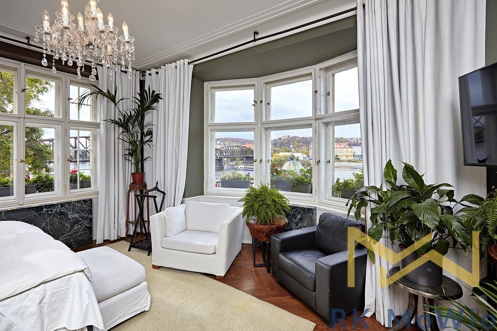 Pronájem bytu 4+1 150 m² - foto 14
