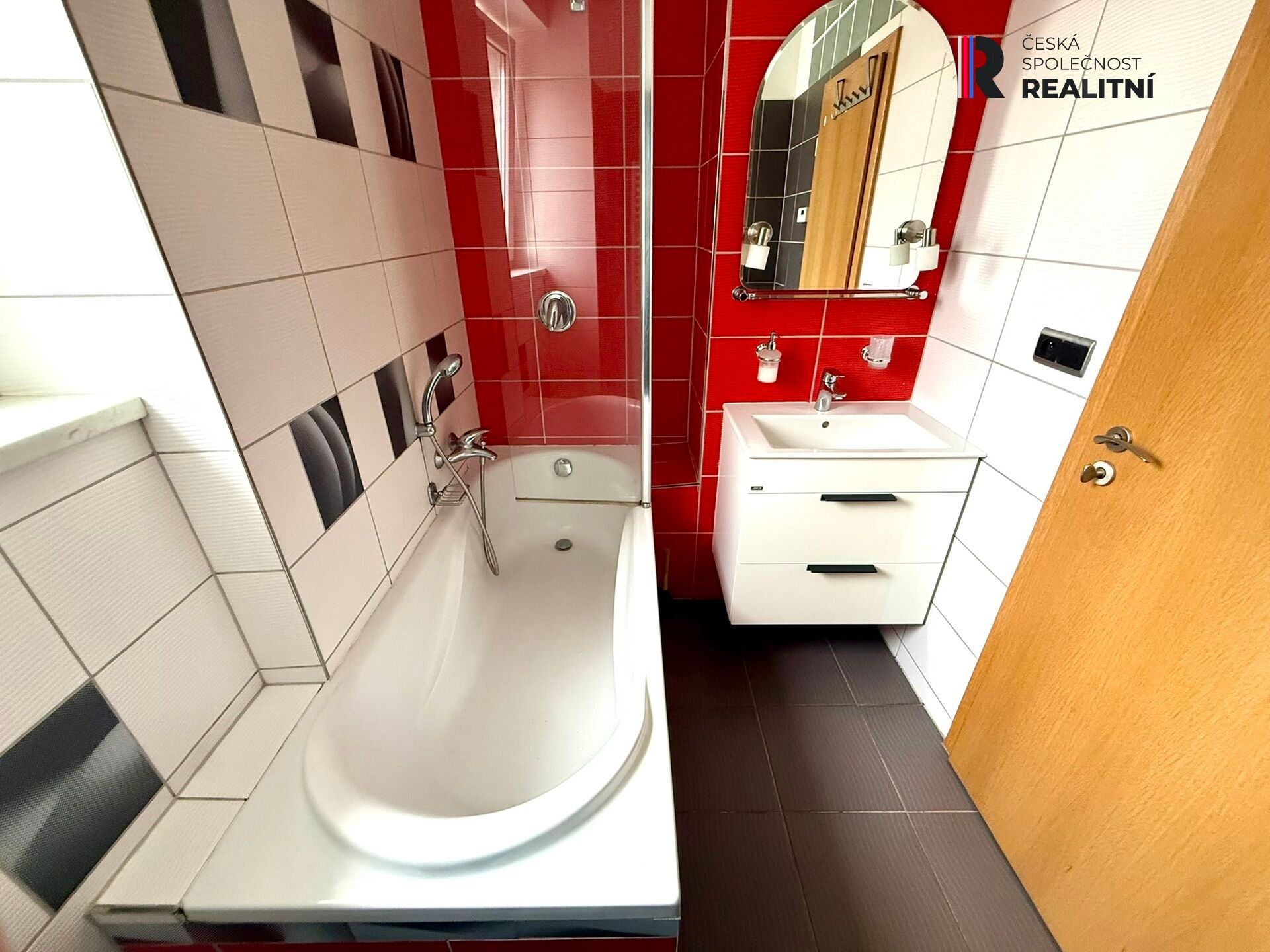 Pronájem bytu 2+1 57 m² - foto 3