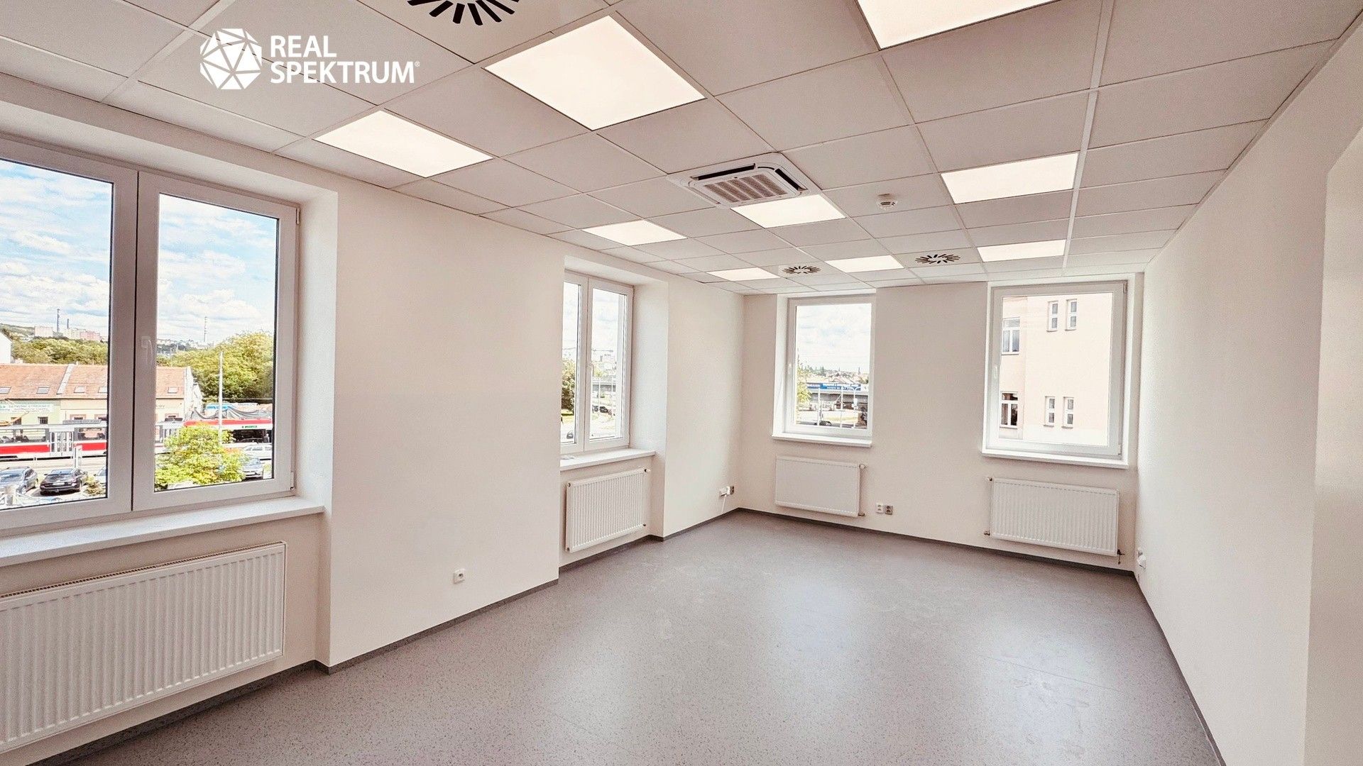 Pronájem nemovitosti 418 m² - foto 2
