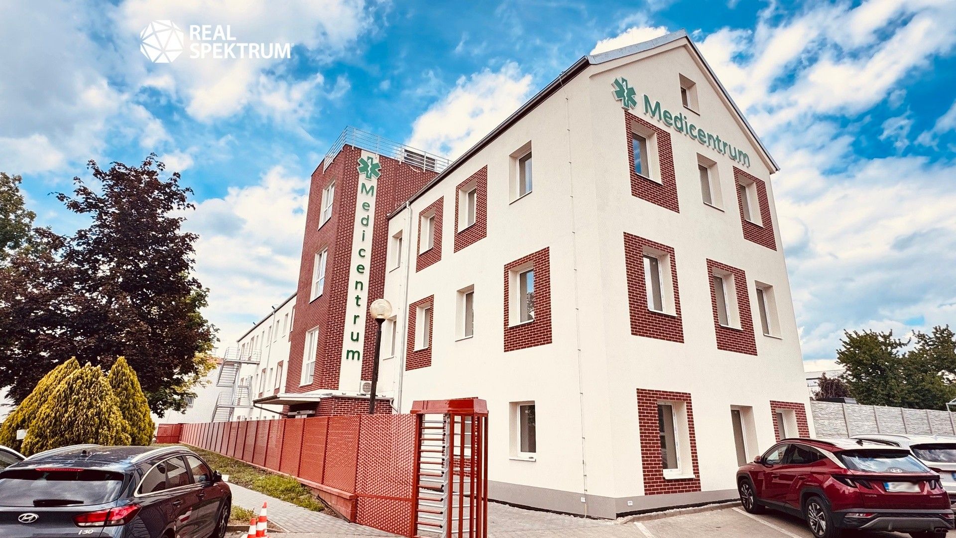 Pronájem nemovitosti 418 m² - foto 1