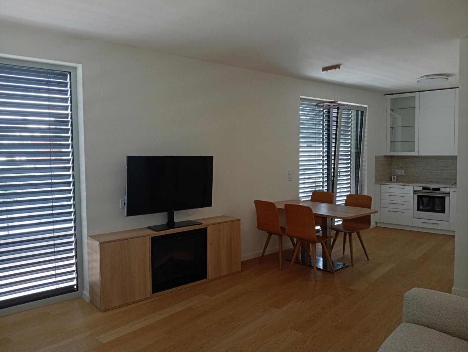 Pronájem bytu 2+kk 60 m² - foto 3