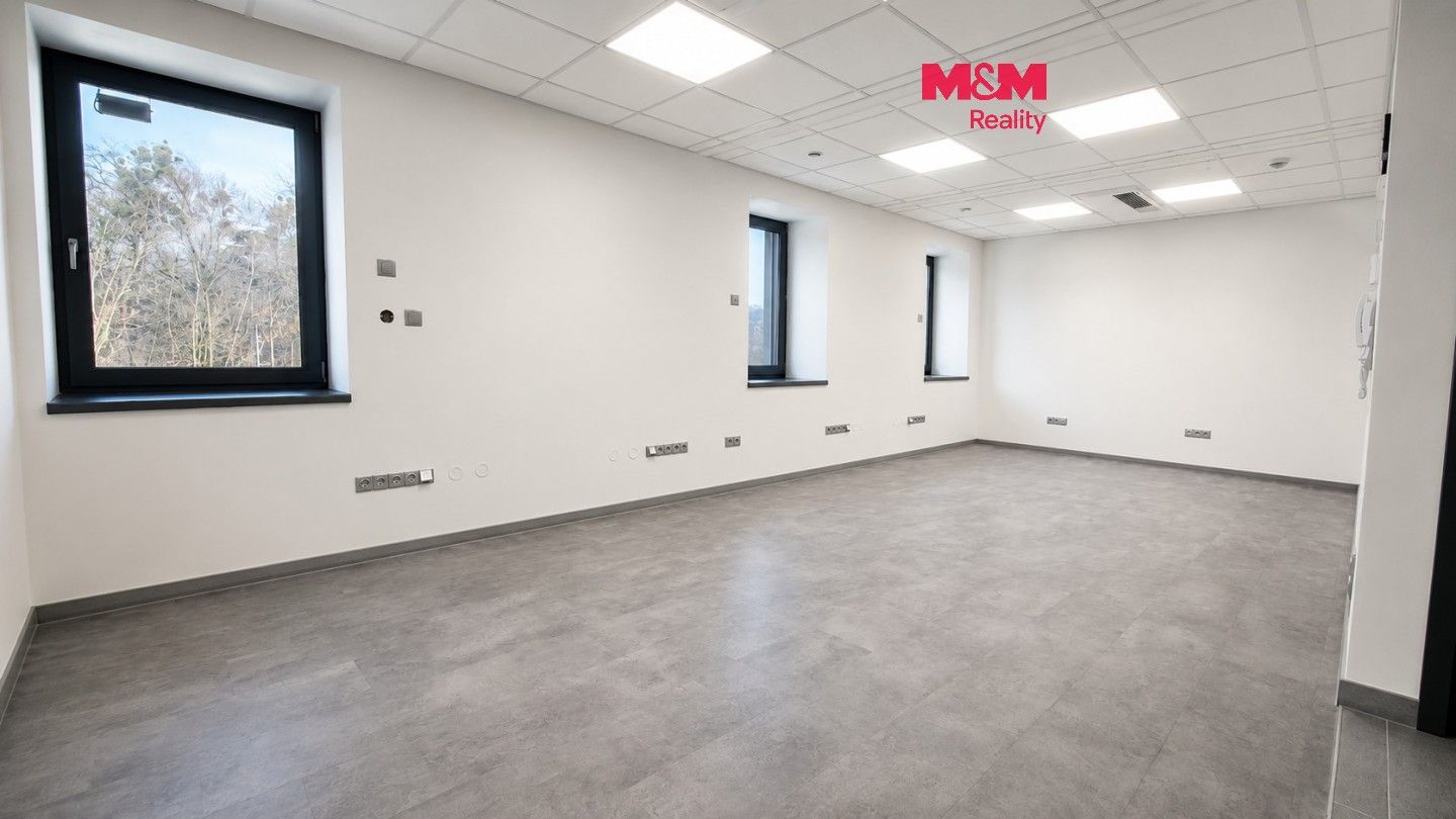 Pronájem komerčního prostoru 66 m² - foto 1