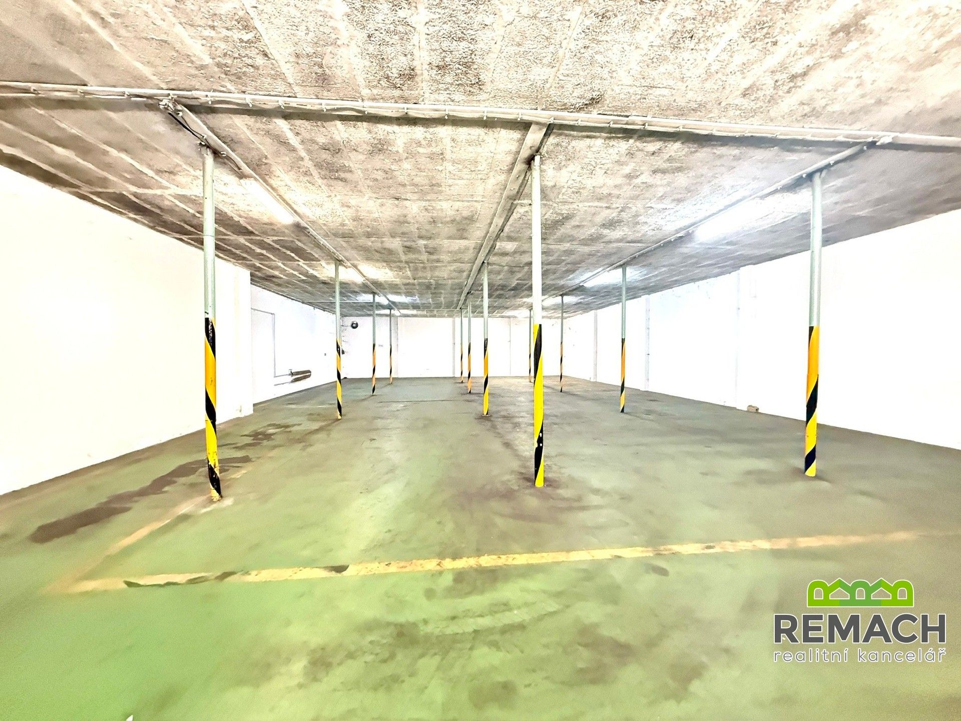 Pronájem komerčního prostoru 816 m² - foto 4