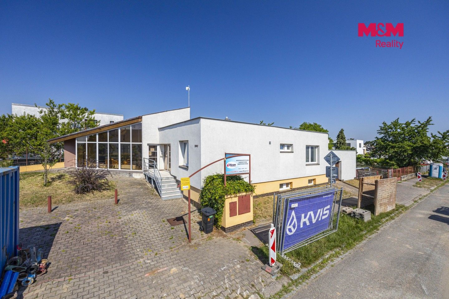 Prodej komerčního prostoru 330 m² - foto 1