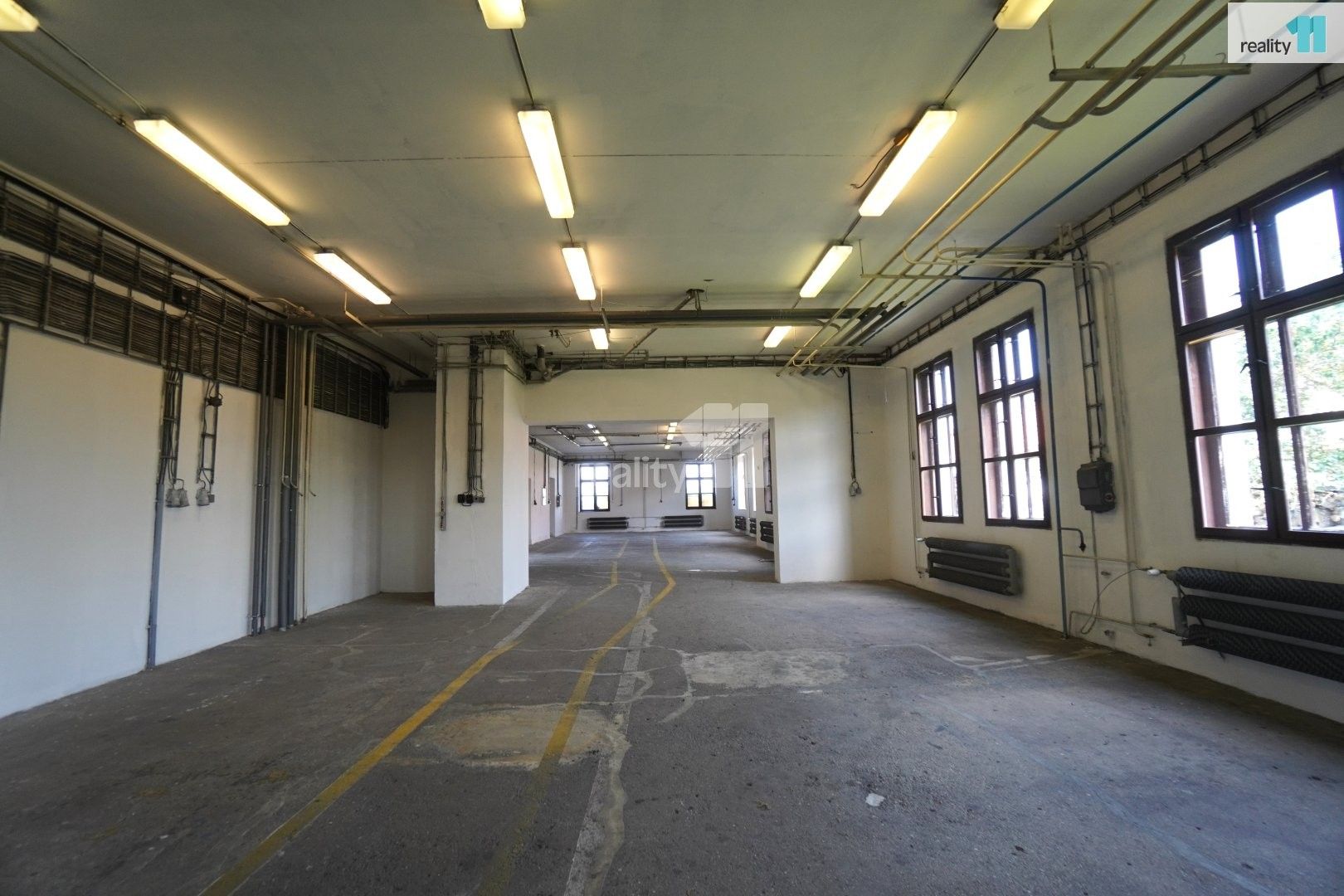 Pronájem komerčního prostoru 328 m² - foto 1