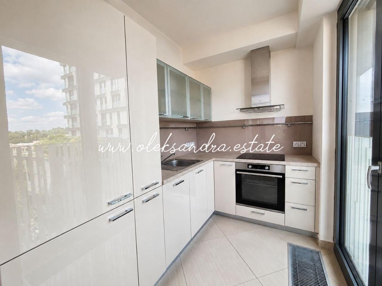 Pronájem bytu 2+kk 61 m² - foto 3