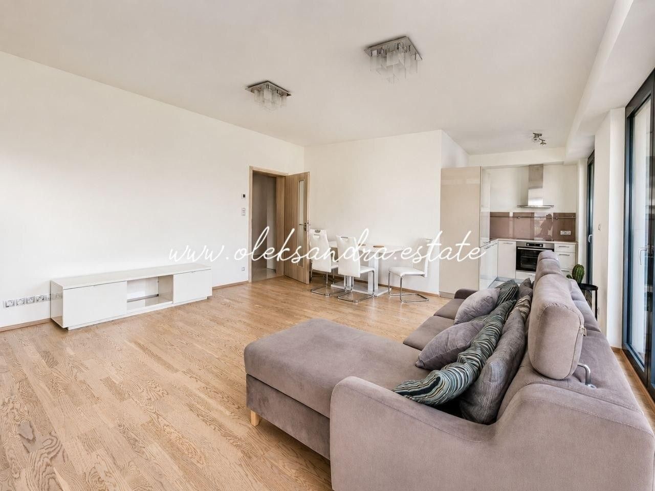Pronájem bytu 2+kk 61 m² - foto 2