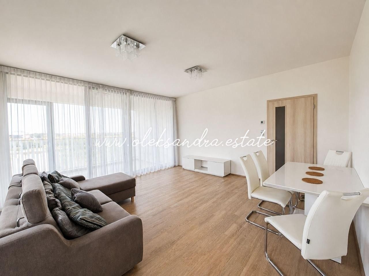 Pronájem bytu 2+kk 61 m² - foto 1