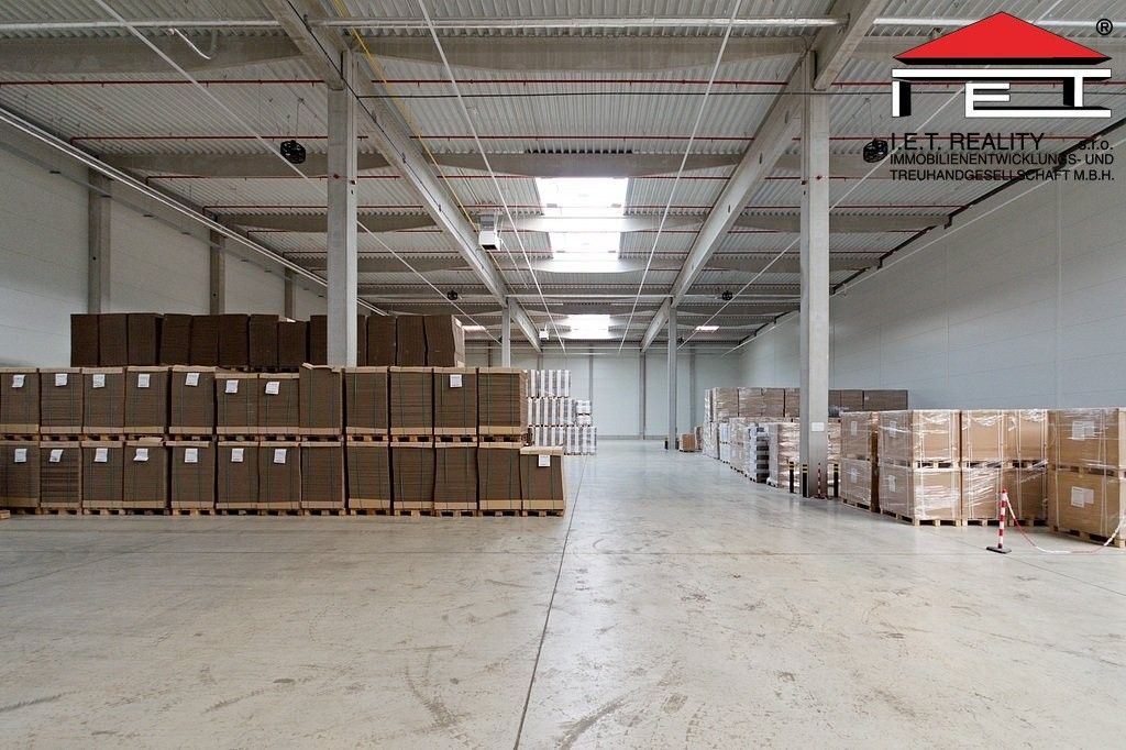 Pronájem komerčního prostoru 2707 m² - foto 1