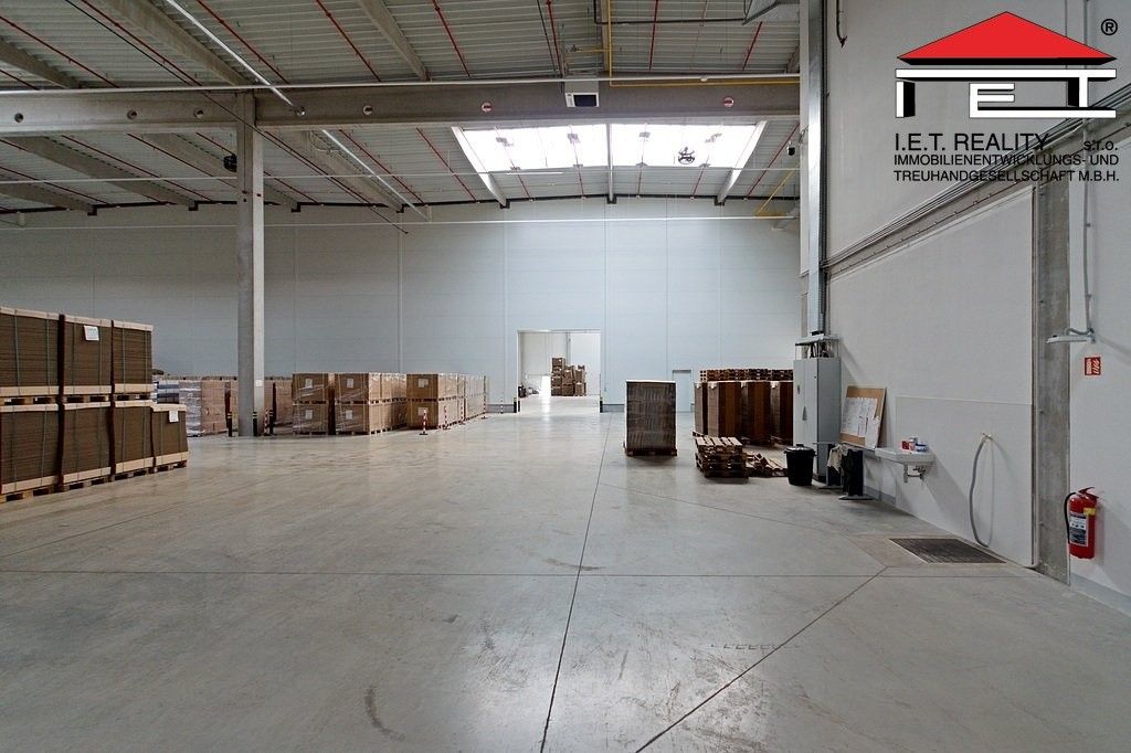 Pronájem komerčního prostoru 2707 m² - foto 2