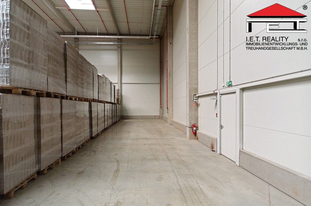 Pronájem komerčního prostoru 2707 m² - foto 5