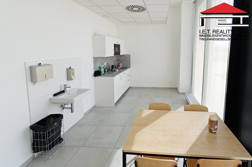Pronájem komerčního prostoru 2707 m² - foto 9