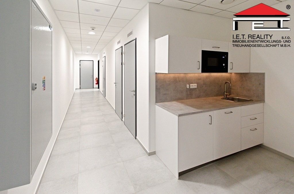 Pronájem komerčního prostoru 2707 m² - foto 17
