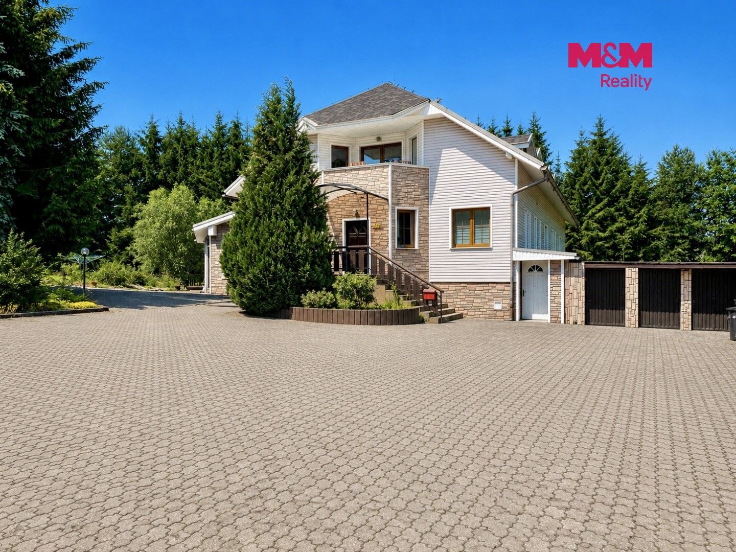 Prodej domu 737 m² - foto 1